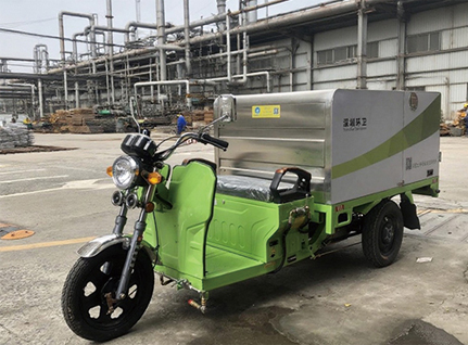 高壓沖洗車效率和實(shí)力都在線，一機(jī)頂8名清潔工