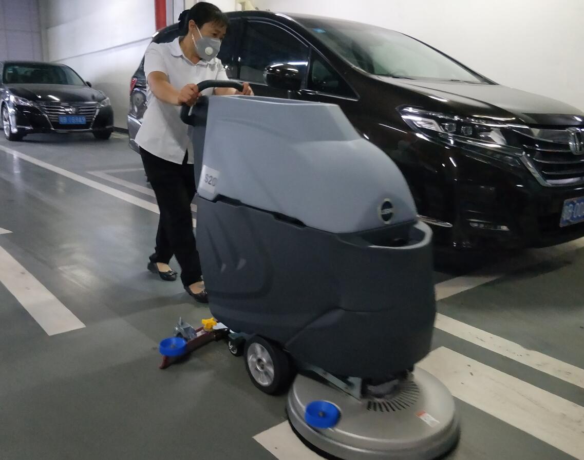 理仕洗地機 深圳洗地機為企業(yè)清潔帶來(lái)哪些好處(圖1)