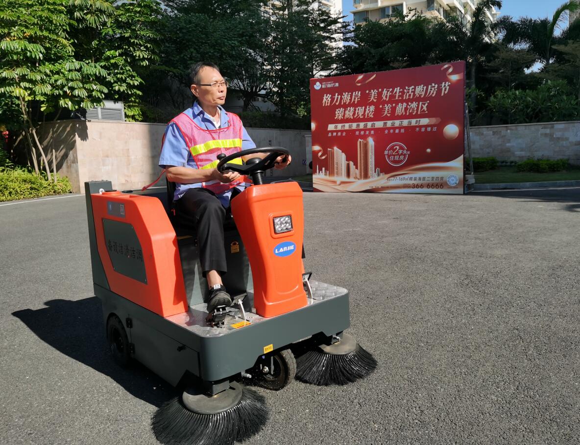 駕駛式掃地車(chē)