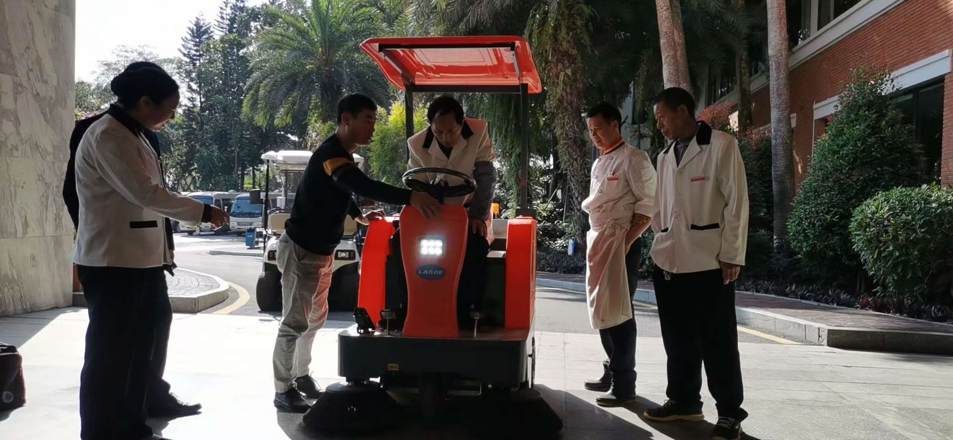 深圳掃地車(chē)