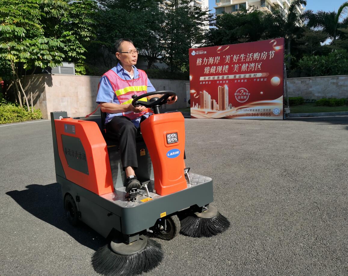 駕駛式掃地車(chē)